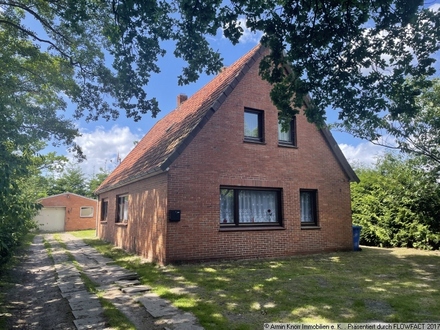 Sanierungsbedürftiges Einfamilienhaus mit gr. Grundstück in ruhiger Alleinlage in Friesoythe/ LK Cloppenburg