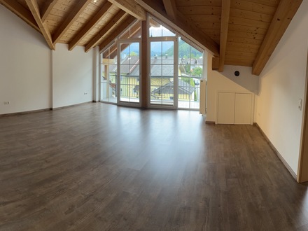 4-Zimmer-DG-Wohnung mit Balkon in Piding (BGL)