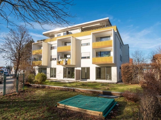 Wunderschöne 4 Zimmer Wohnung mit Loft- Atmosphäre, Terrasse und 166 qm großem Garten.