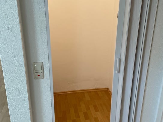 2 Zi. Wohnung Untergeschoss, Kontakt: 0170-4741590