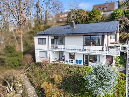 Exponierter Logenplatz - Attraktives Einfamilienhaus mit Einliegerwohnung in der Weissenauer Halde