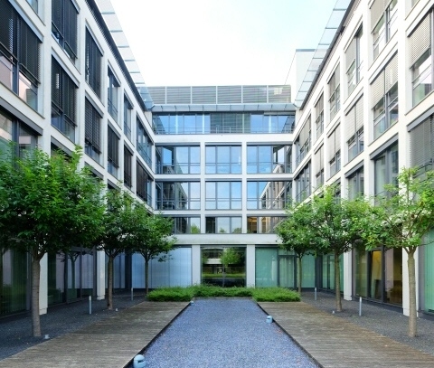 Modernes Bürohaus auf Areal mit Campusflair