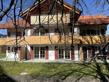 Ruhige barrierefreie 2-Zi.-Neubau-EG-Wohnung mit Südost-Terrasse und Gärtchen