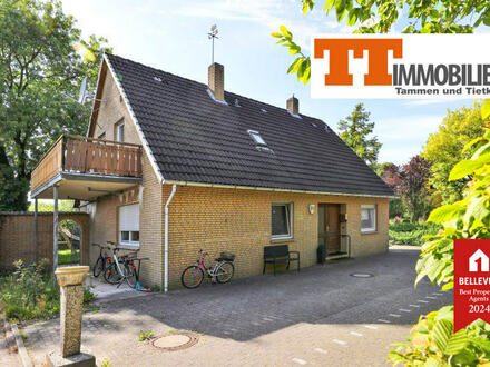 TT bietet an: Solides Zweifamilienhaus mit Doppelgarage in Schaar.