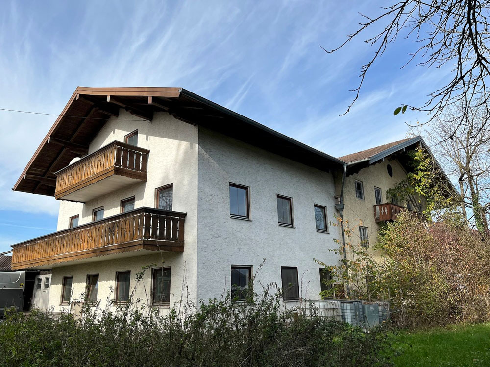 Bereit für neue Ideen! Leerstehendes Bauernhaus auf großzügigem Grundstück – 83301 Traunreut, 83301 Traunreut – Vorschaubild 2