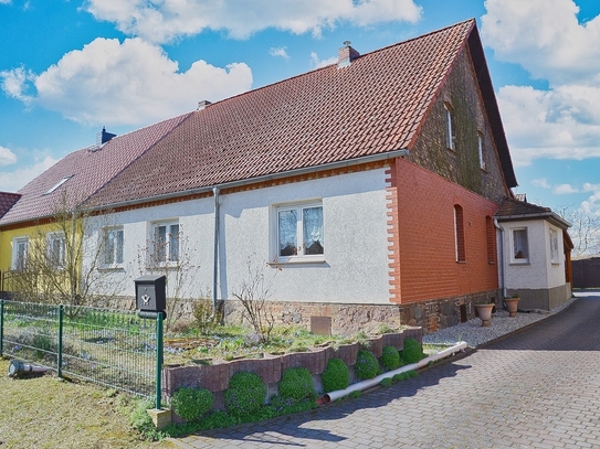 EFH mit Ausbaureserve im DG, großem Grundstück 2.747 m², kernsaniert 1997, Nebengebäude, Garagen