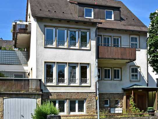 Zentrumsnah! Freistehendes und komplett leer stehendes Mehrfamilienhaus mit schöner Architektur