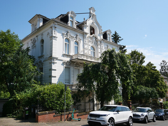 Jugendstil-Juwel 2-Zim.-ETW + zusätzl. Zimmer unterhalb Griech. Kapelle