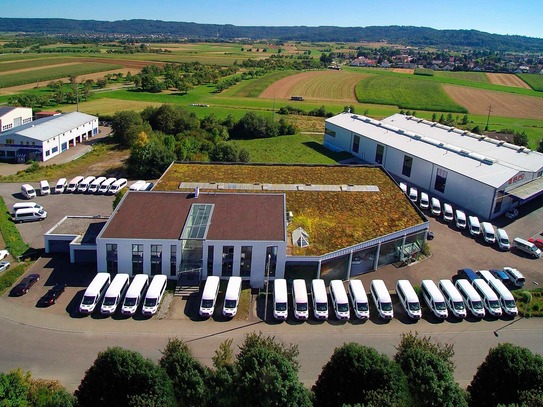 Gewerbehalle mit Büro, Lager und Stellplätzen