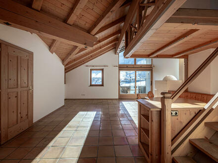 Grandiose Dachgeschosswohnung mit Blick auf die Streif