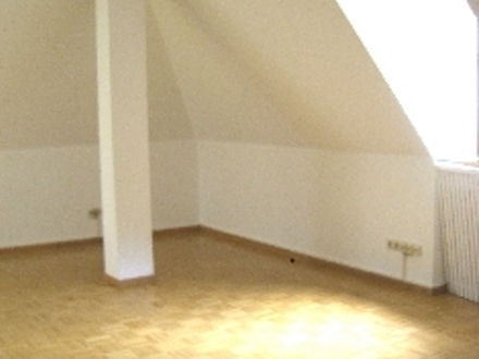Gepflegte 2-Zimmer-Dachgeschoss-Wohnung in Waldtrudering