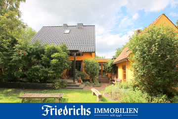 Charmantes Einfamilienhaus m. Nebengebäude, Carport u. Garten in ruhiger Lage in Varel-Dangastermoor