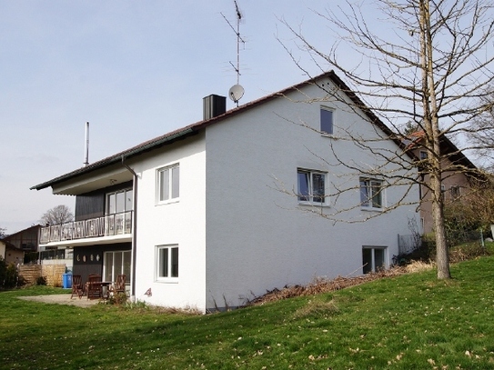 Großzügiges Zweifamilienhaus für Gartenliebhaber