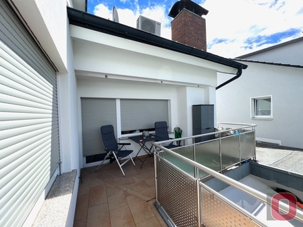 Perfekte 4-ZKB Wohnung mit großzügigem Balkon und PKW Stellplatz im 3-Fam.Haus
