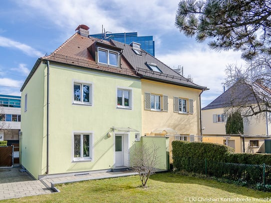 Hochwertig Saniert! Moderne DHH mit Südwestgarten in München-Pasing - Ideal auch für Allergiker