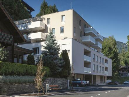 VON OBEN HERAB! Gemütliche, geförderte 3-Zimmer Dachgeschoßwohnung mit Balkon und Tiefgaragenplatz in Schwarzach! Mit h…