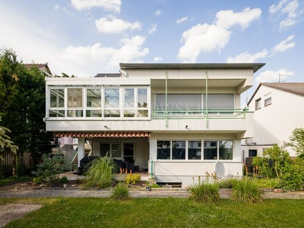 Klasse 70er Jahre Bauwerk - 2-Familien-Architektenhaus in Waldnähe!