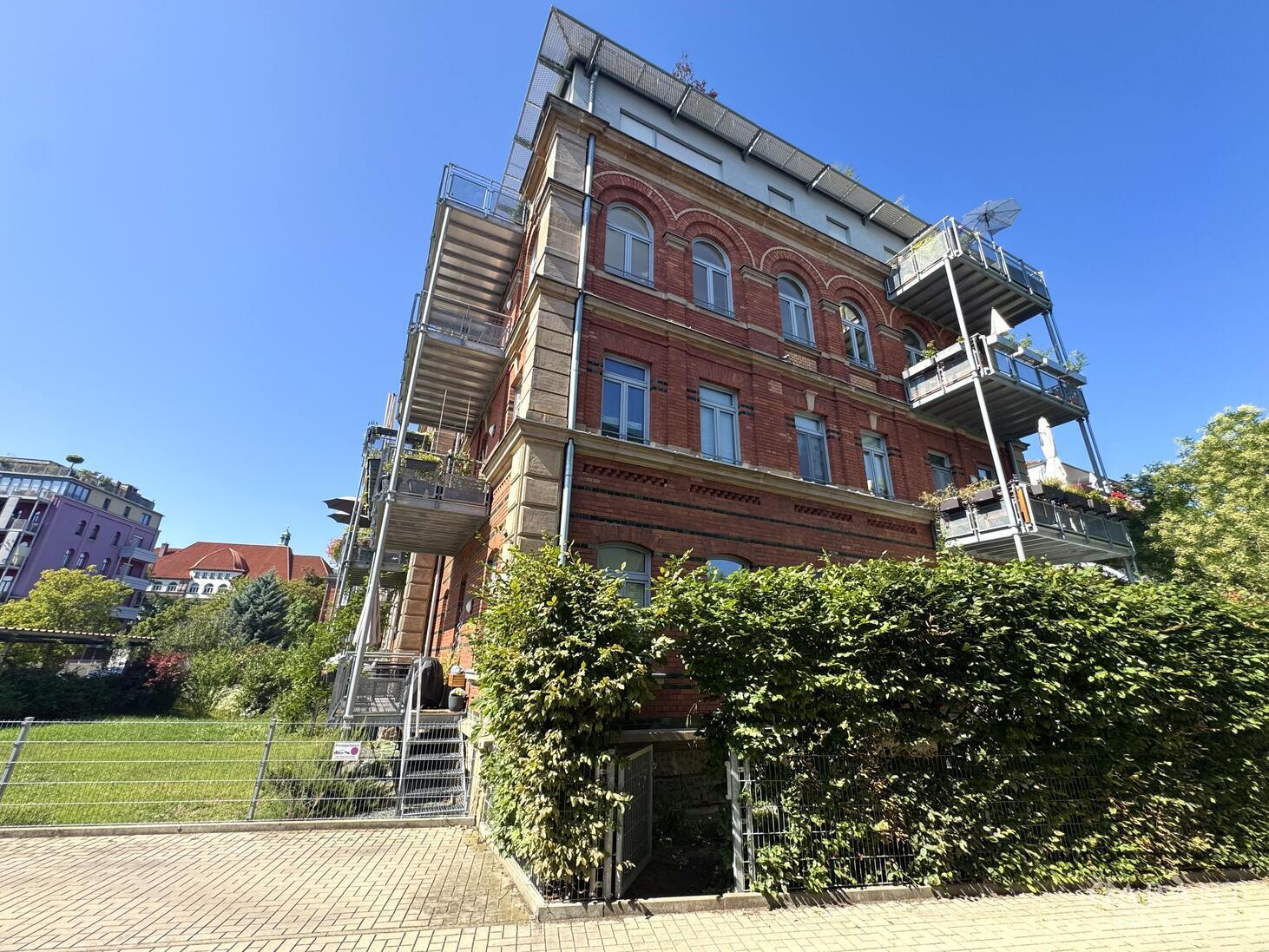 Property thumbnail 2