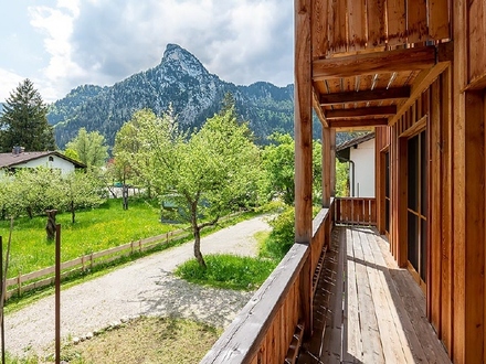 Oberammergau | Eine Wohlfühloase! Baubiologisches Massivholzhaus mit traumhaftem Bergblick