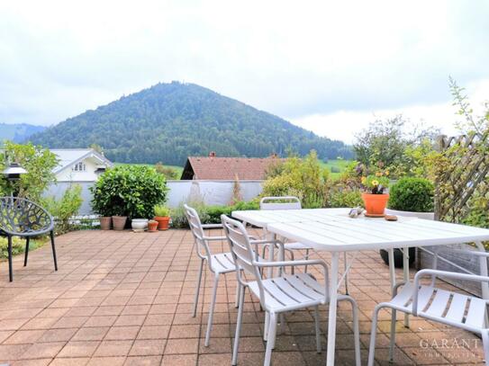 Oberstaufen-OT: Schicke 3 Zimmer-Wohnung mit XXL-Terrasse, mit Blick in die Berge und die Natur!