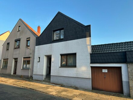 PURNHAGEN-IMMOBILIEN - Älteres Einfamilienhaus mit Garage am Rande des Zentrums von Bremen-Vegesack