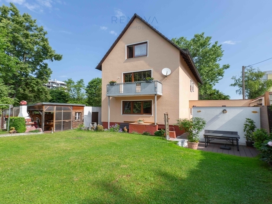 3-Familienhaus mit idyllischem Garten in sehr ruhiger Lage.