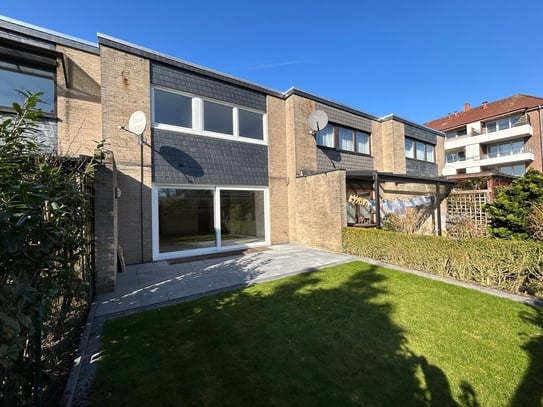 Bezugsfrei - Top saniertes Reihenmittelhaus mit kleinem Garten in Nadorst!