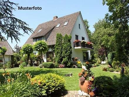 Einfamilienhaus nebst Wintergarten und Terrasse - provisionsfrei