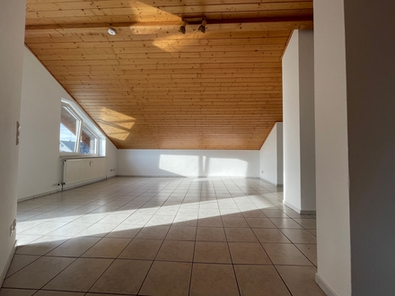 Helle 2-Zimmer Wohnung mit Balkon und Kfz-Stellplatz