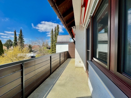***Wohnen und Arbeiten unter einem Dach!*** 4,5-Zimmer Maisonette-Wohnung in Gröbenzell.