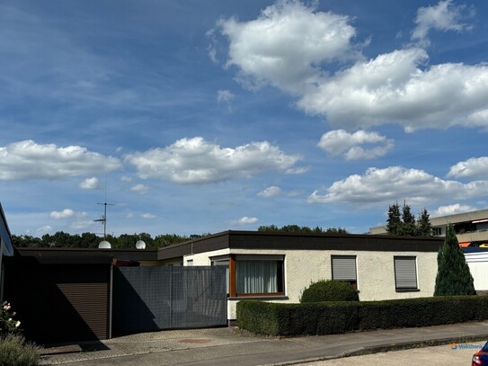 Interessanter Bungalow mit Einliegerwohnung und viel Platz