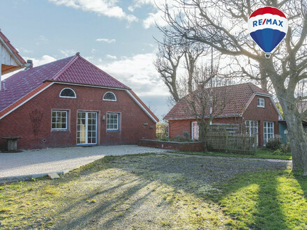 Einfamilienhaus im Bauernhausstil auf ca. 10.677 m² mit eigenem Teich - direkt am Deich in Jade