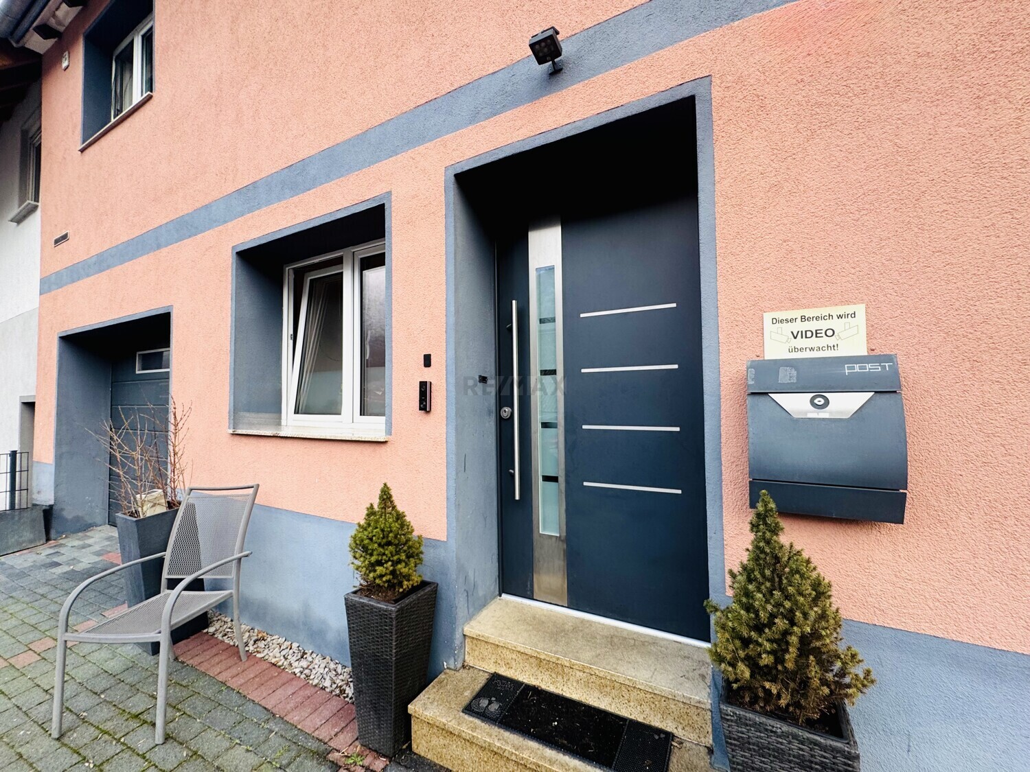 Immobilie in Lauterstein - Gepflegtes Einfamilienhaus mit Blick auf Schloss Weißenstein und zusätzlicher Ausbaufläche - Bild 0