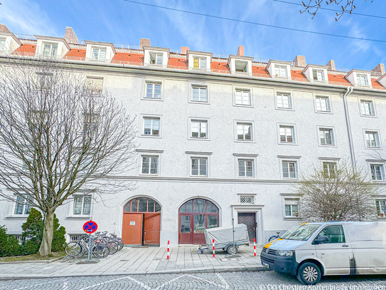 Denkmalgeschützter Altbau! Freie, charmante 3 Zi.-Wohnung mit Balkon in München-Laim