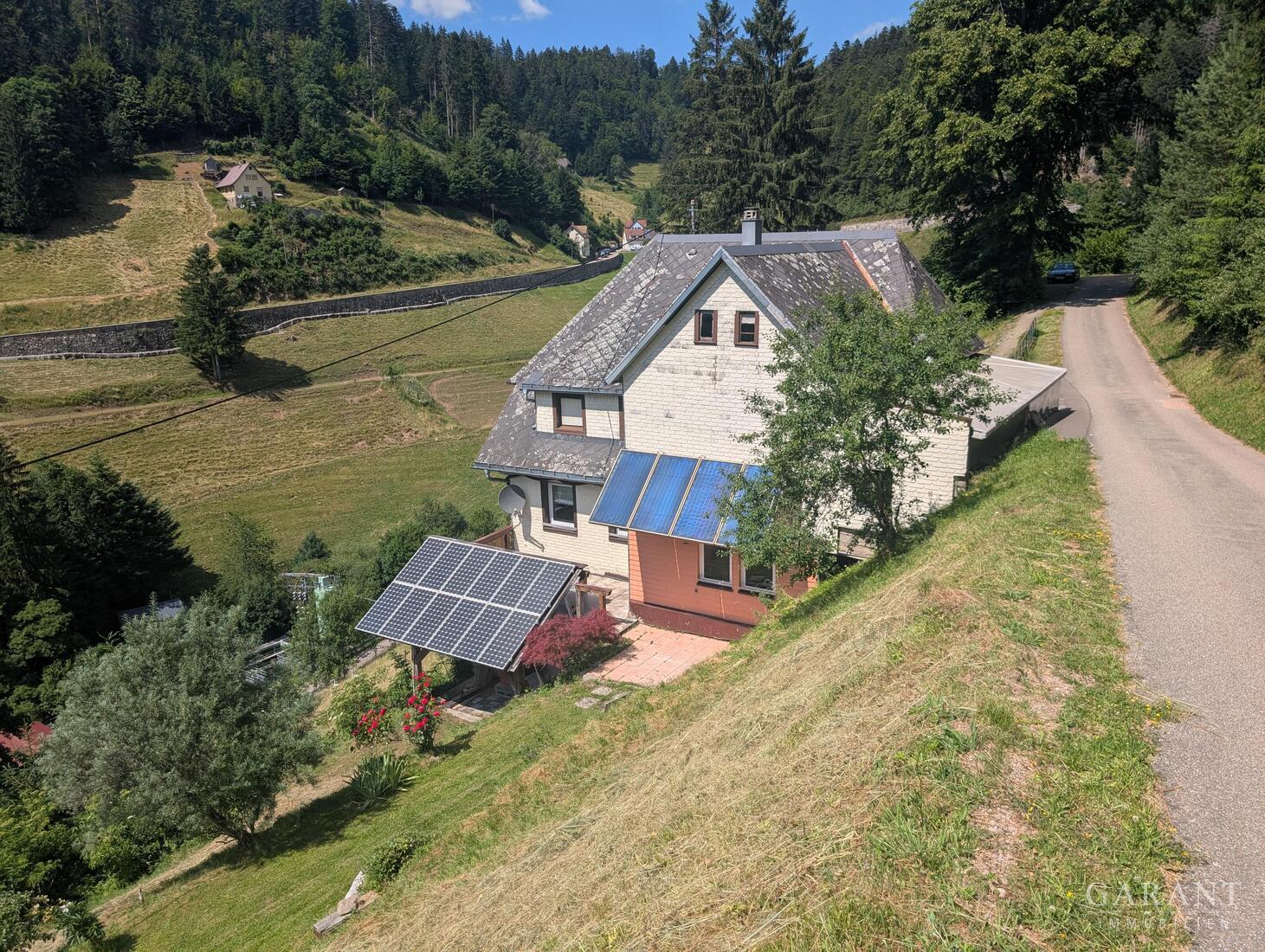 Weit draußen in Alleinlage! Schönes Einfamilienhaus in der Ursprünglichkeit der Natur von Gütenbach. – 78148 Gütenbach, 78148 Gütenbach – Vorschaubild 3