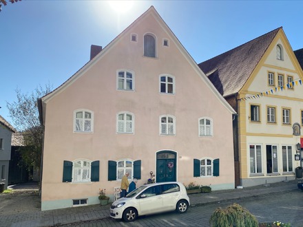 Schmuckstück am Marktplatz von Greding, Altstadthaus aufwendig restauriert mit Garten und Stellplatz