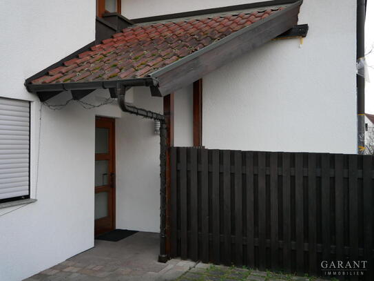 Dachgeschoss-Wohnung mit viel Charme und Loggia + Garage