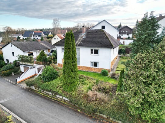 Großzügiges Einfamilienhaus aus 1973 mit viel Potential in Ahorn OT Witzmannsberg