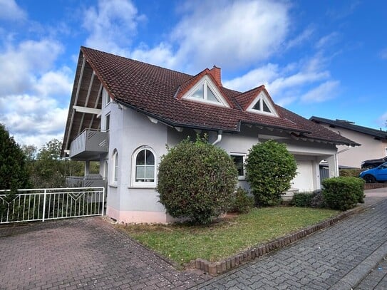 Wunderschöne 3-Zi.-Erdgeschosswohnung mit Balkon und herrlichem Weitblick!