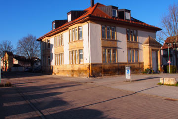 Schöne EG-Wohnung in Jugendstil-Villa