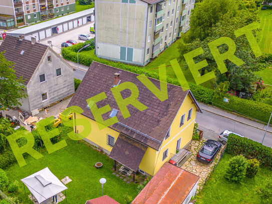 FESCHNIG: Erdgeschosswohnung mit Potenzial und Garage