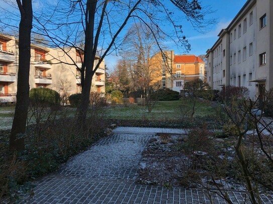 helle 3 Zimmer-Wohnung in begehrter und grüner Wohnlage, Süd-West-Balkon, Einbauküche