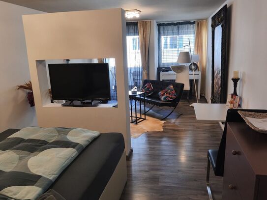 Top ausgestattete Businesswohnung mit Internet, TV, Küche, Balkon, Boxspringbett, Waschmaschine und Trockner – löffelfe…