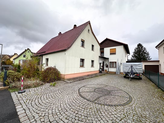 Großzügiges Zweifamilienhaus mit Garten