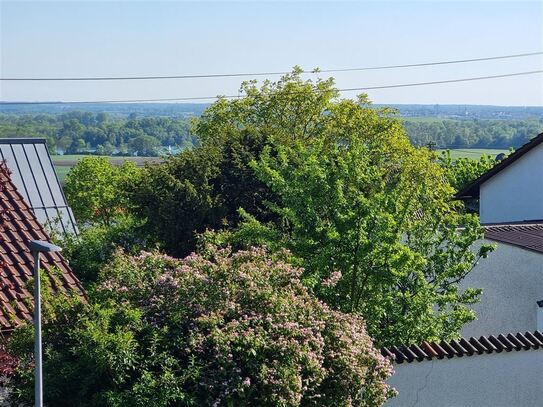 **Bezauberndes RMH mit Garten in Aussichtslage**