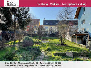 Großzügiges Grundstück mit Blick zu Schloss Johannisberg + 2 Familienhaus