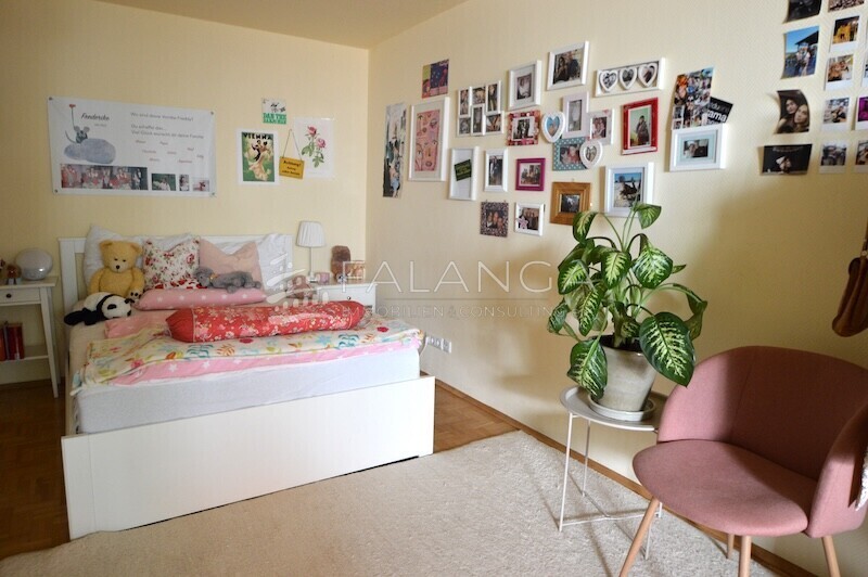 FALANGA IMMOBILIEN-Begehrter großer Bungalow in prima Zustand und top Grünlage in Mörfelden-Walldorf – 64546 Mörfelden-Walldorf / Walldorf, 64546 Mörfelden-Walldorf / Walldorf – Vorschaubild 7