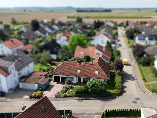 EINZIGARTIGES EINFAMILIENHAUS MIT ENDLOSEM RAUMANGEBOT IN NERSINGEN/STRASS!