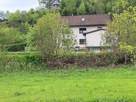 Herrliche Lage ... gepflegtes Mehrfamilienhaus in Tettau!