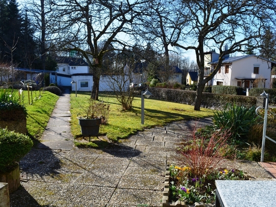 Gepflegtes Wohnhaus mit schönem Wintergarten